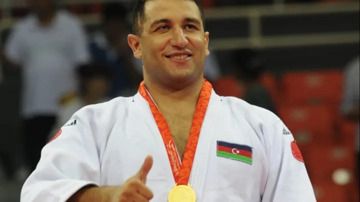 İlham Zəkiyev 10-cu dəfə  çempion oldu