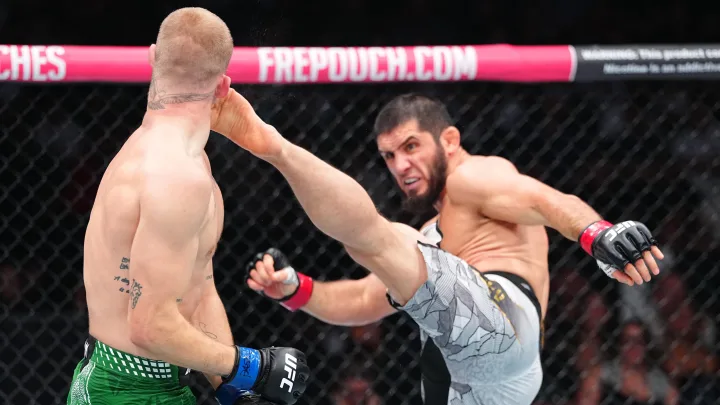İslam Maxaçev çempionluq titulunu qorudu