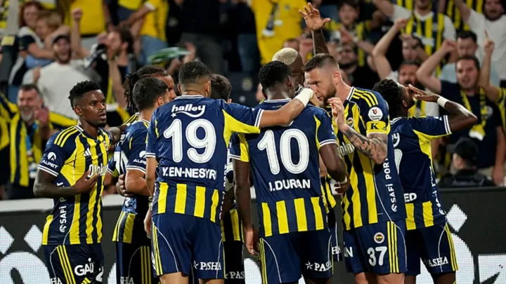 Daha bir futbolçu “Fənərbağça”nı tərk edir 