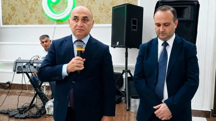 Deputat tələbəsinin toyunda iştirak etdi 