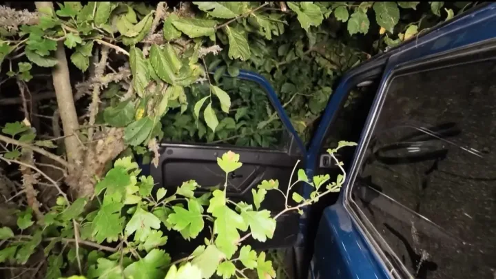 Şamaxıda avtomobil dərəyə aşdı -