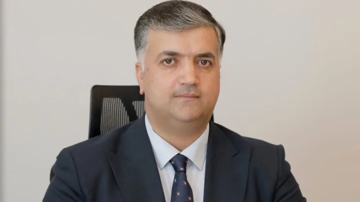 Hasil Abbasov şöbə müdirini işdən çıxardı