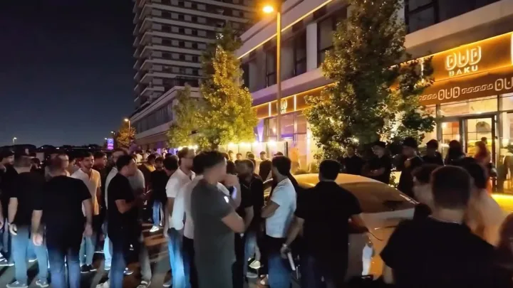 Ağ Şəhərdə 7 bahalı avtomobil toqquşdu - 