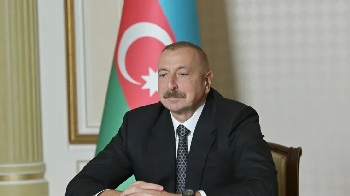 Prezident Daşkənddə Müstəqillik abidəsini ziyarət edib