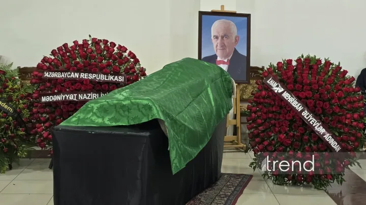 İlham Əliyev və xanımı Tofiq Bakıxanovun vida mərasiminə əklil göndərdi