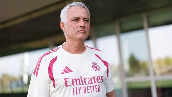 Mourinyo ulduz futbolçuya qapını göstərdi