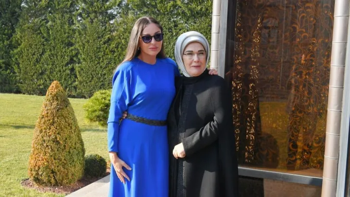 Əminə Ərdoğan Mehriban Əliyevaya zəng etdi