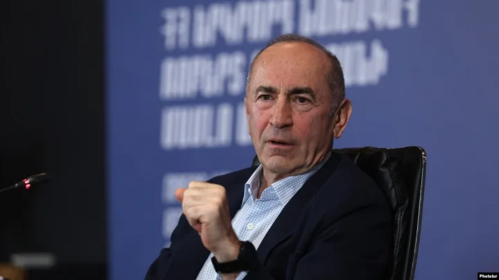 Robert Köçəryan Antikorrupsiya Məhkəməsinə aparılıb