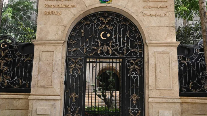 İrandakı səfir və konsulluğumuz barədə qərar