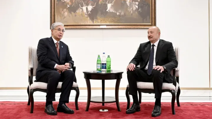 İlham Əliyev Bişkekdə Qazaxıstan Prezidenti ilə görüşdü - 