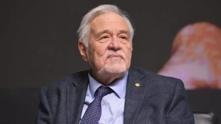 İlber Ortaylıdan ailəsinə 7 ev qalıb 