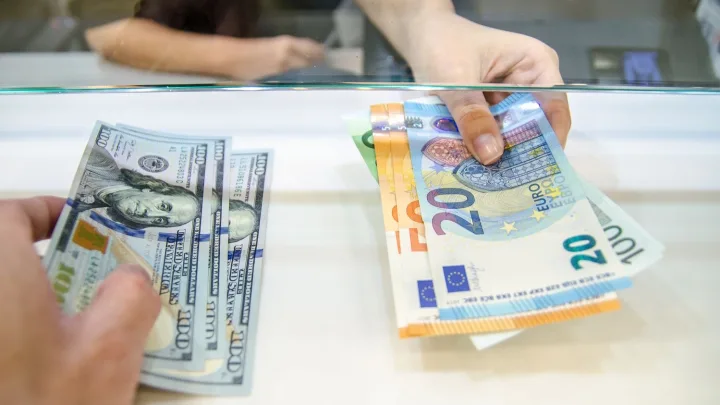 Dollar neçəyədir? - 
