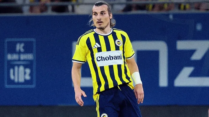 “Fənərbaxça” ulduz futbolçu ilə yollarını ayırdı