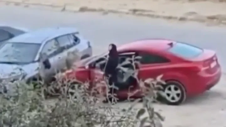 Bakıda qadın maşına hücum çəkdi - 