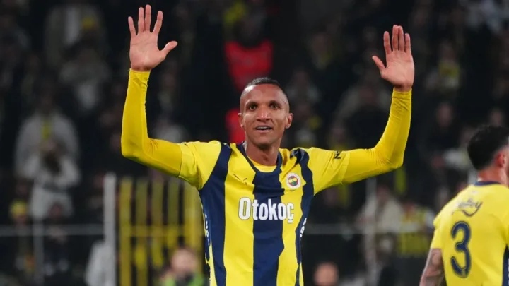 “Fənərbaxça”nın istəmədiyi futbolçu bu kluba transfer olur