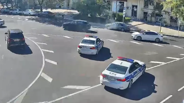 Bakıda avtomobil yandı