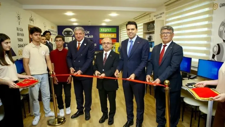 TİKA Bakı Türk Anadolu Liseyində robotik kodlaşdırma laboratoriyası yaradıb