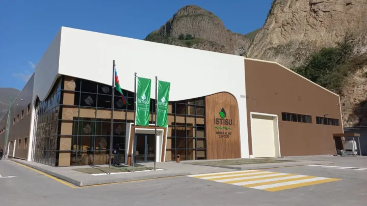 Diplomatlar “İstisu” mineral su zavoduna getdilər