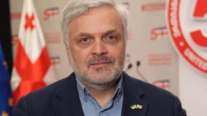 Sabiq müdafiə naziri həbs edildi