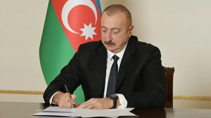 Prezident bu şəxsləri təltif etdi - 