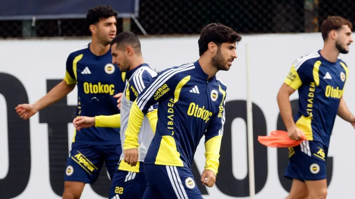 "Fənərbağça"nın ulduzu yaşıl meydanlara qayıdır 