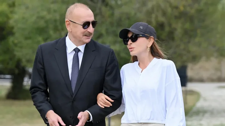 Prezident və xanımı Pir Ömər Sultan ziyarətgahında -