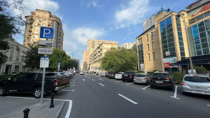 Bakının mərkəzində parklanma yerləri bağlanır 