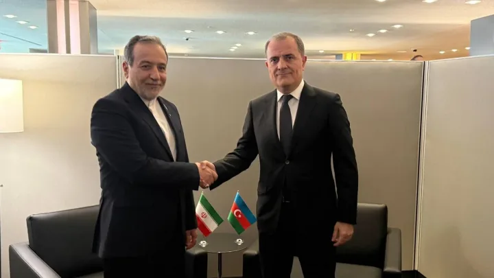 Abbas Əraqçi Ceyhun Bayramovla görüşüb