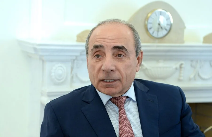 81 yaşı olacaq, 23 ildir yüksək vəzifədədir -