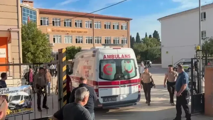 Türkiyədə liseyə silahlı hücumda 11 şagird yaralanıb