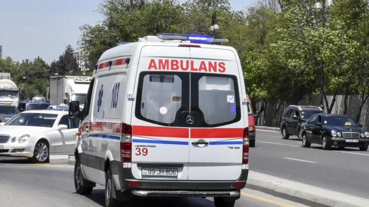 Masazırda yük və minik maşınları toqquşdu -