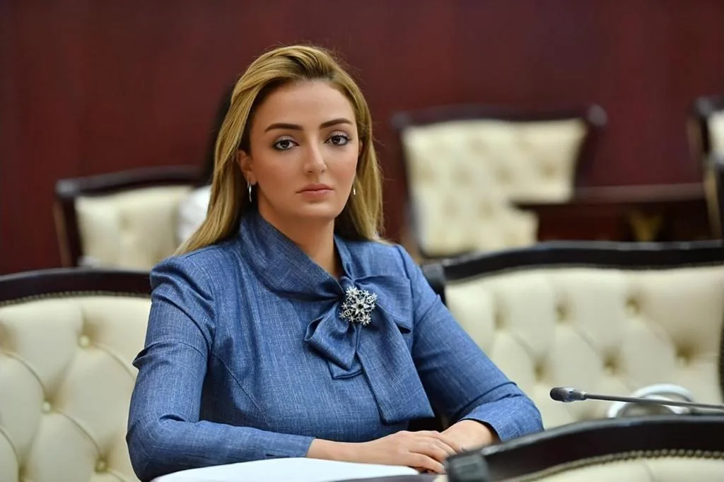 Bu deputatın 5, digərlərinin 3 diplomu var - 