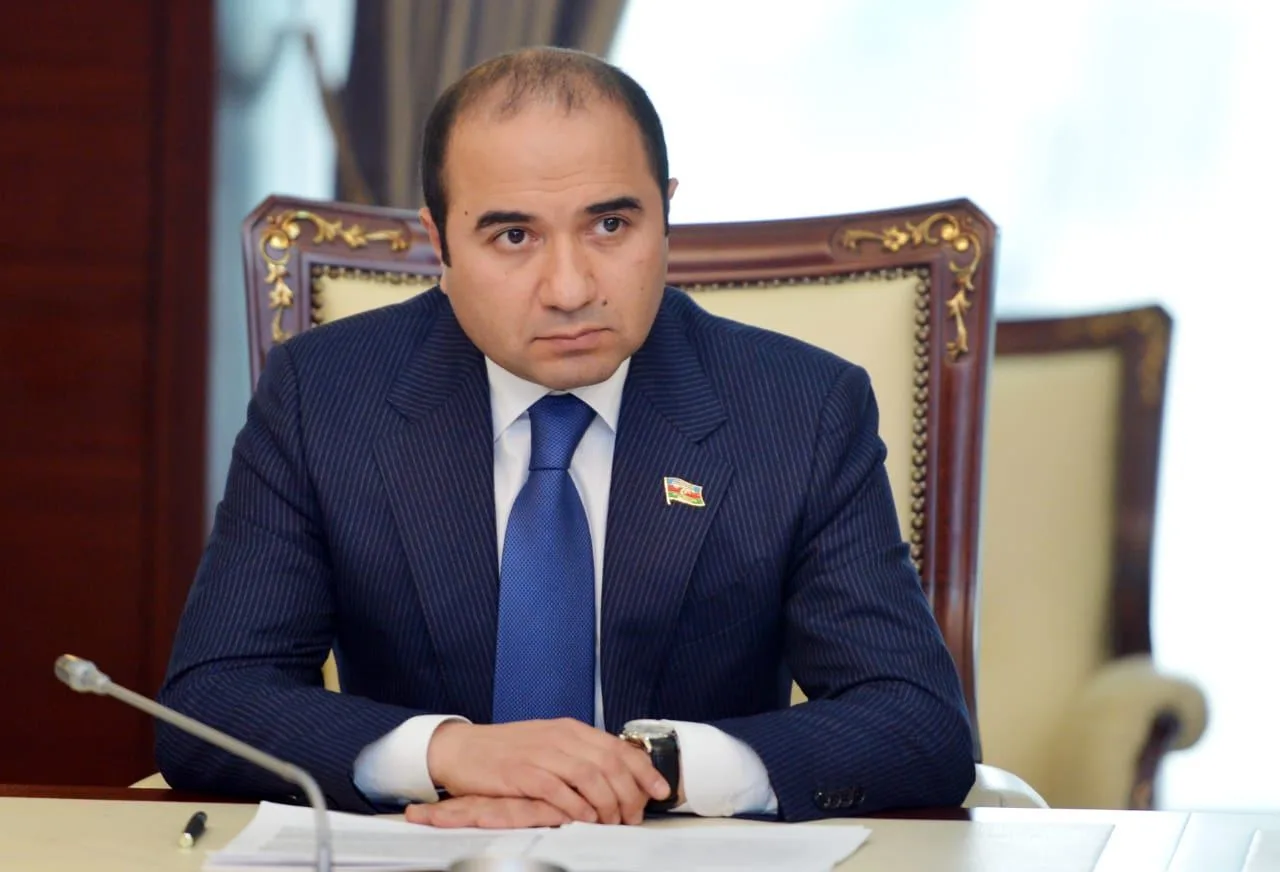 Bu deputatın 5, digərlərinin 3 diplomu var - 