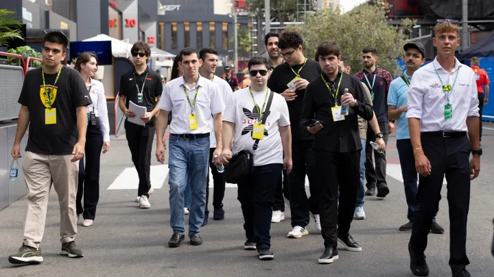 Autizmli gənclər Formula 1 dünyasını paddokdan kəşf ediblər