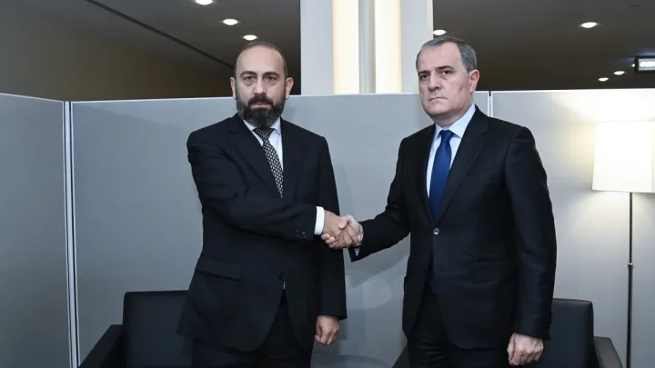 Ceyhun Bayramov Mirzoyanla görüşdü -