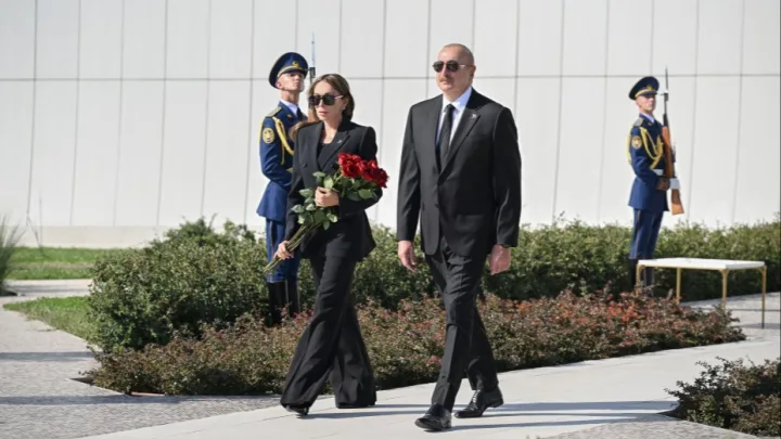 Prezident və xanımı Anım Günü ilə əlaqədar Zəfər parkında olublar - 