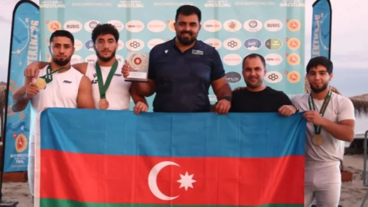 Çimərlik güləşində Azərbaycan millisi tarix yazdı