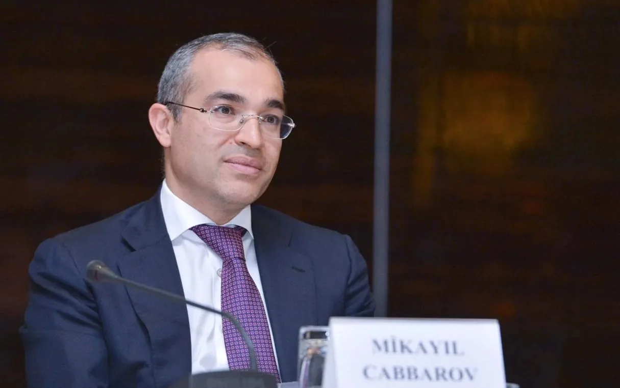 Məmur olmadan əvvəl hansı vəzifələri tutublar? -
