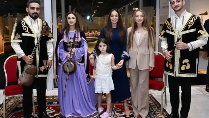 Leyla və Alyona Əliyevalar sərgidə - 