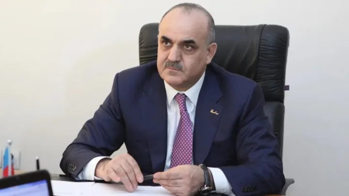 Səlim Müslümov müəllimliyə başladı