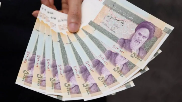 İran rialı dollar qarşısında tarixi rekord vurub