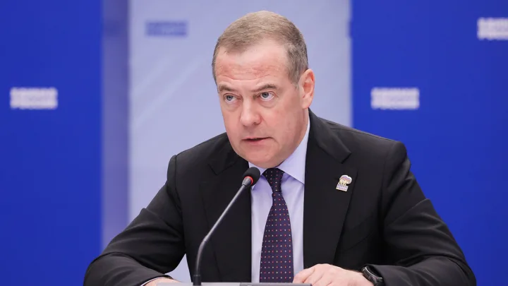Medvedyev İrəvanı təhdid etdi: Yeni Ukraynaya çevriləcək
