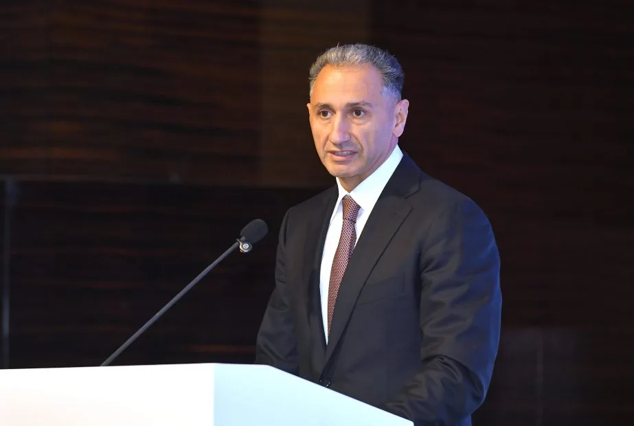 Baş nazirin 3, onun isə 6 müavini var -