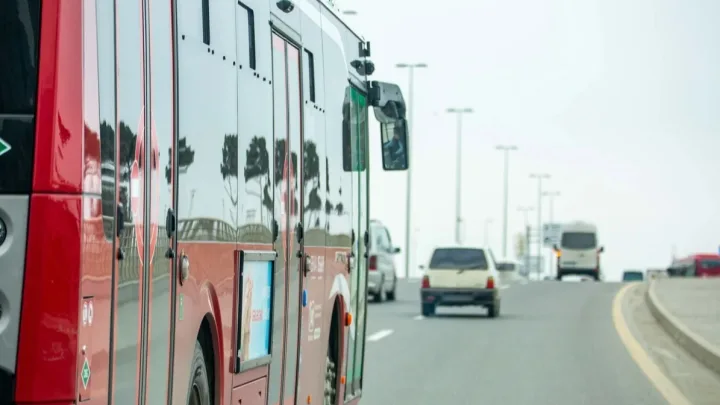 Avtobuslardan istifadə edən sərnişinlərin sayı artıb