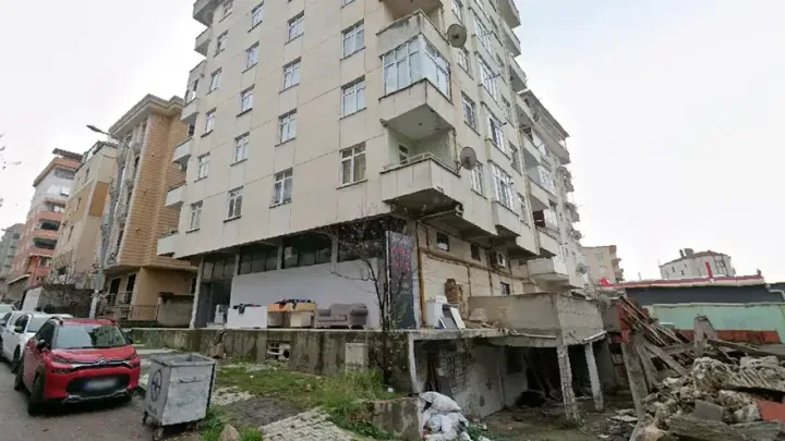 İstanbulda bina çökdü - 