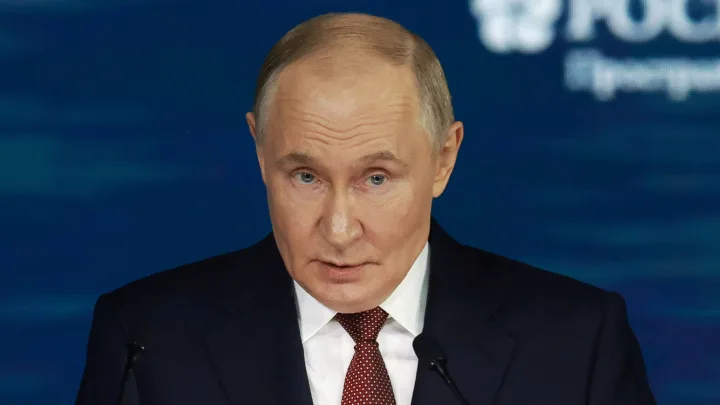 Putin Türkmənistanda Pezeşkianla görüşəcək