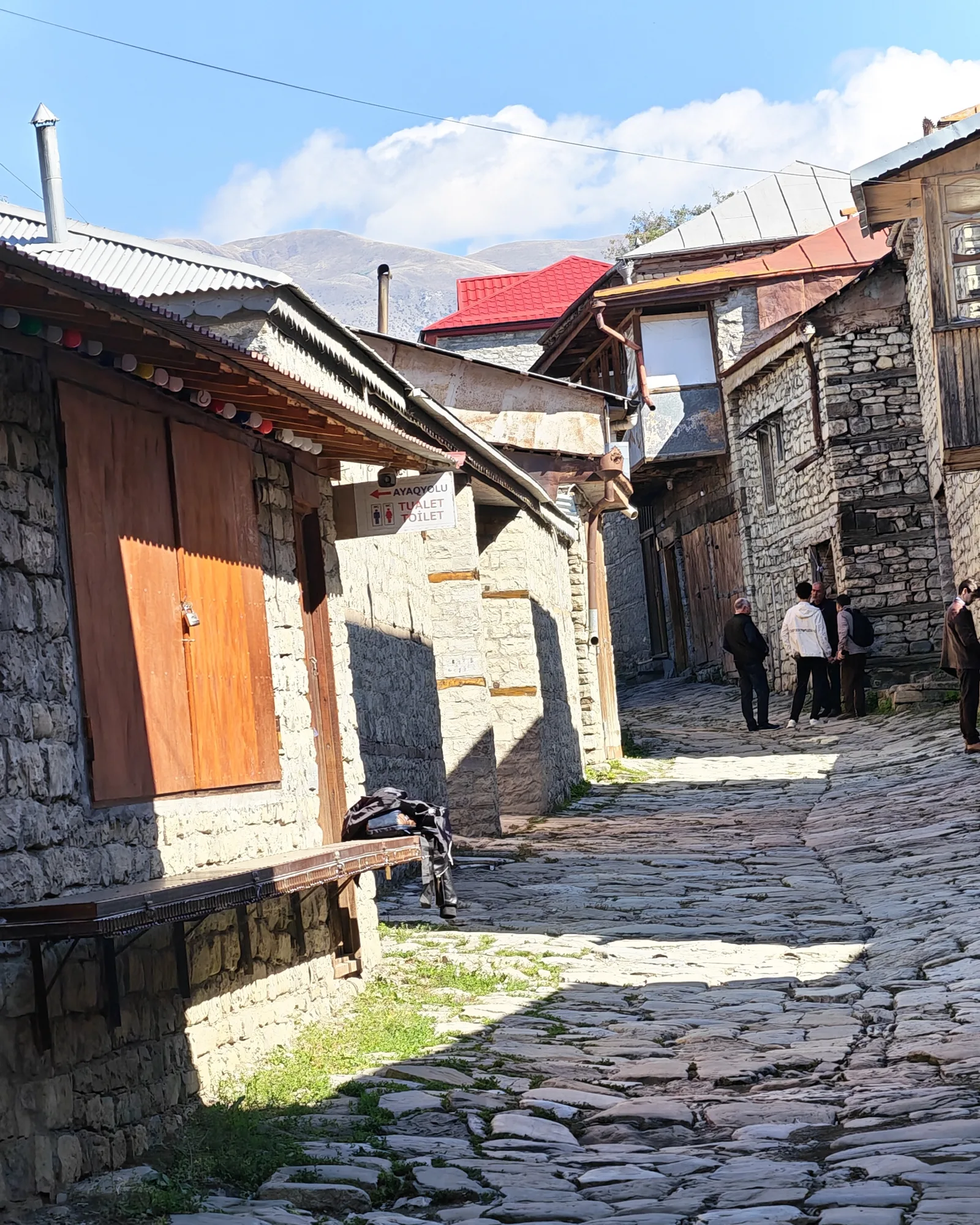 "Dirilərdən yox, ölülərdən həya edirəm" -