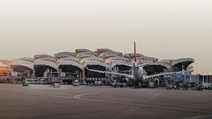 Husilər yenidən Ər-Riyad aeroportuna hücum etdi