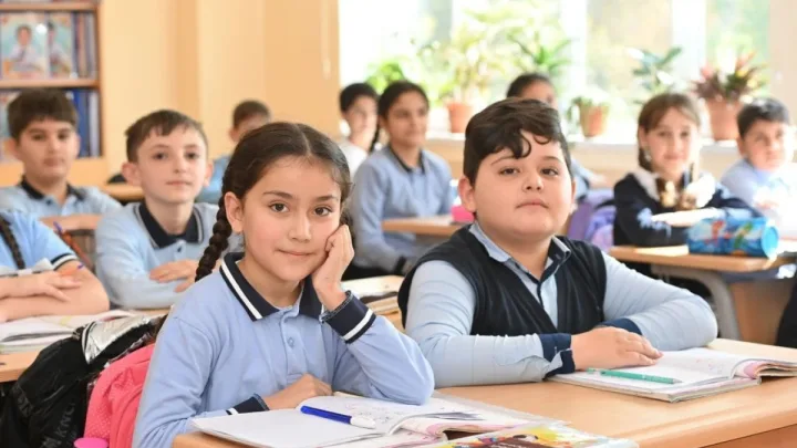 Vahid məktəbli forması təhsildə bərabərlik və məsuliyyət hissini gücləndirir - 
