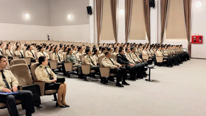 Hərbi Prokurorluğun rəhbərliyi qadın hərbi kursantlarla görüşüb